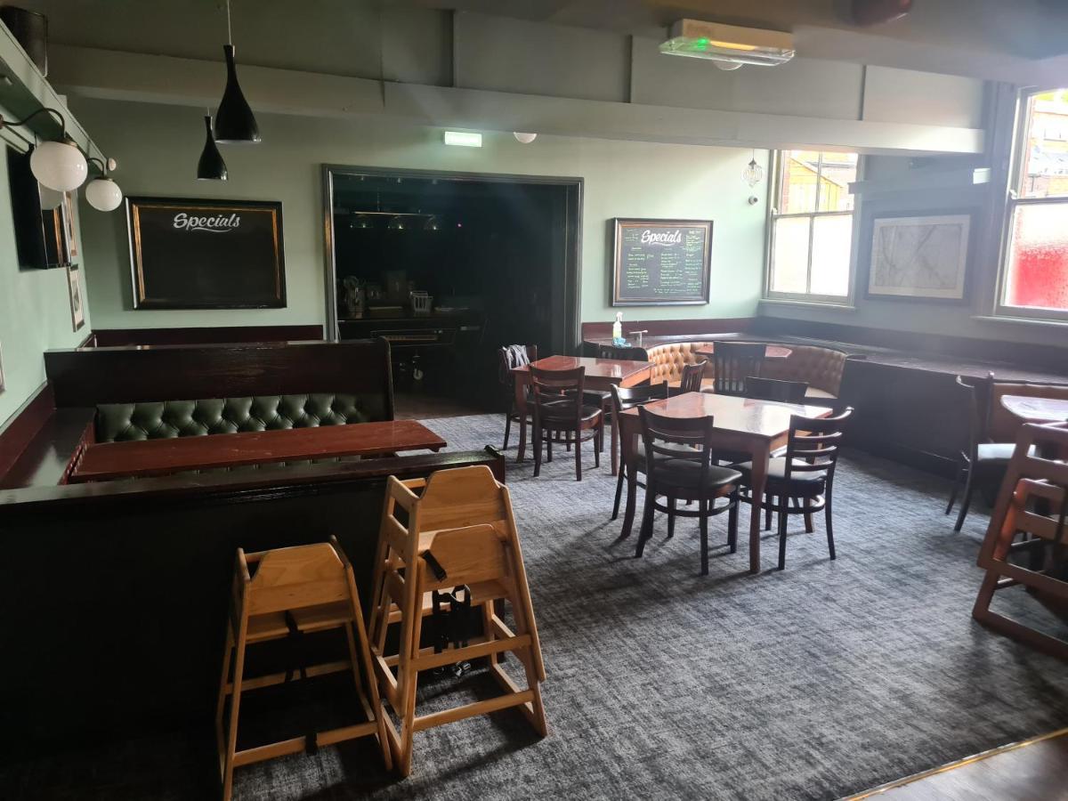 Hen House Hotell Cannock Eksteriør bilde